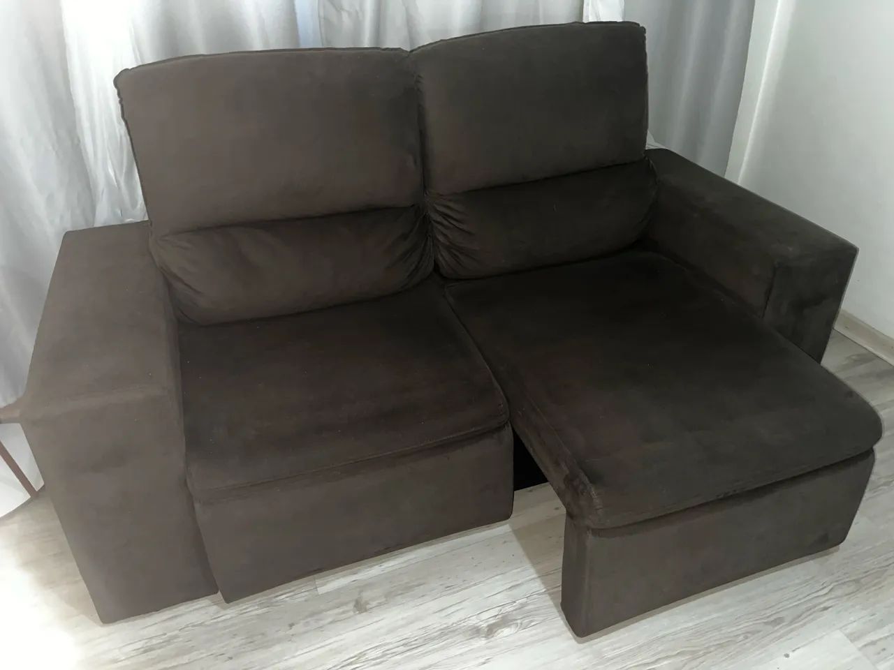 Sofá em chenille dois lugares com chaise nos dois lugares - Foto 3