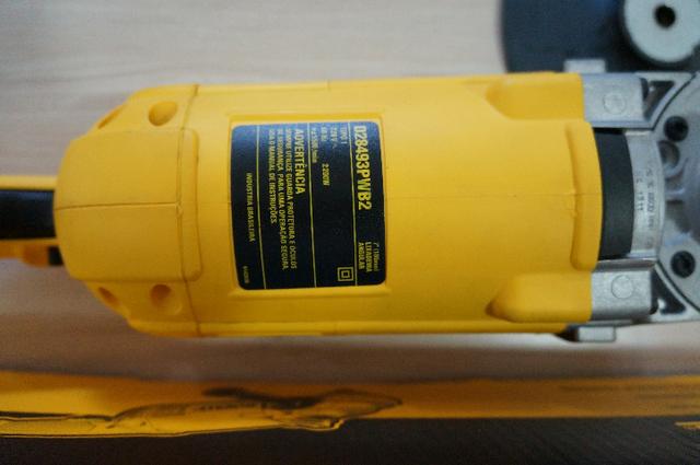 Lixadeira Angular 7 (180mm) D28493pw - Dewalt 220v - Foto 2