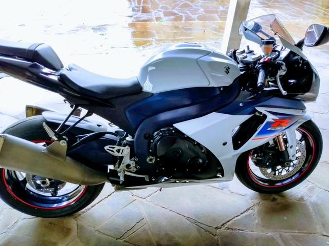 Gsxr - srad 1000 branca linda - Foto 5