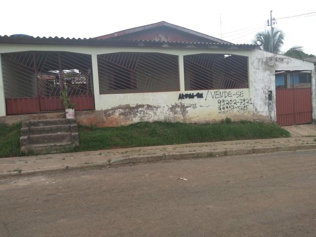 Vende-se casa. Bairro Plácido de Castro, Rua Noêmia Maia de lima 6 minutos do shopping