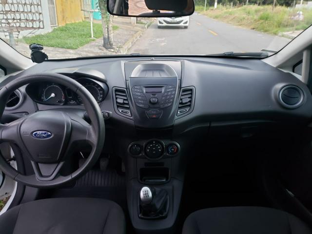 Carro de garagem km baixa,todas revisões na concessionária! - Foto 6