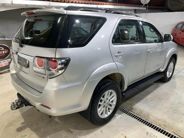 Toyota Hilux SW4 7 lugares 13/13 - Foto 7