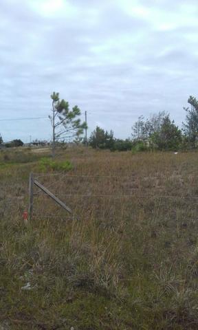 Vendo ou troco terreno de esquina a três quadras do mar - Foto 2