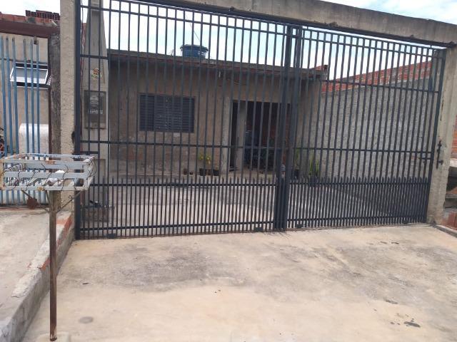 Casa c/ estrutura pra sobrado. Terreno de 6,5 x 25 m. Ótimo local no São Bento