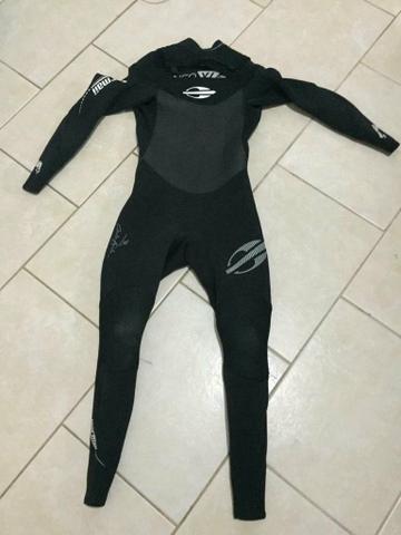 Roupa de borracha mormaii em perfeito estado aceito cartao 2x