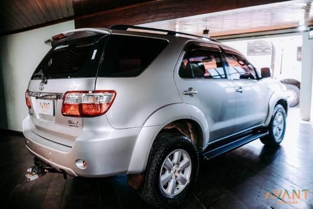 Hilux SW4 Srv 4x4 3.0 Turbo (aut) 2011 - Foto 2