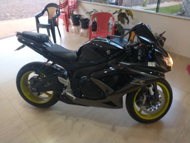 SUZUKI GSXR SRAD 750