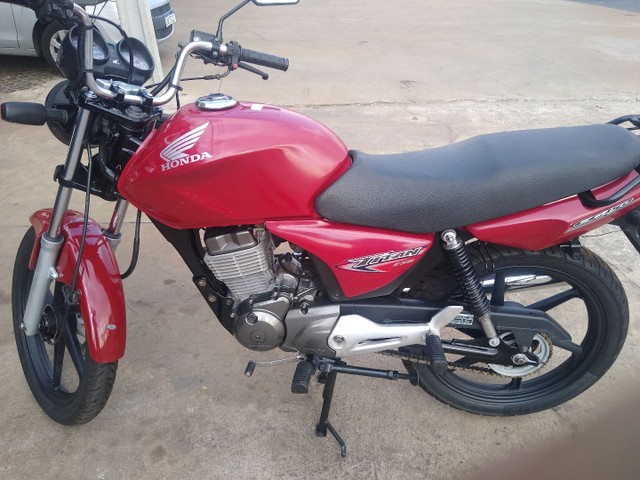 TITAN 150 VERMELHA