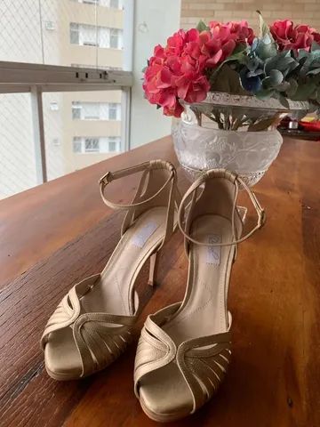 Sandália semi nova 