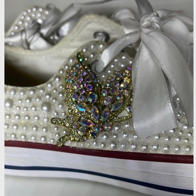 Allstar branco customizado com pérolas e pedrarias. - Foto 3