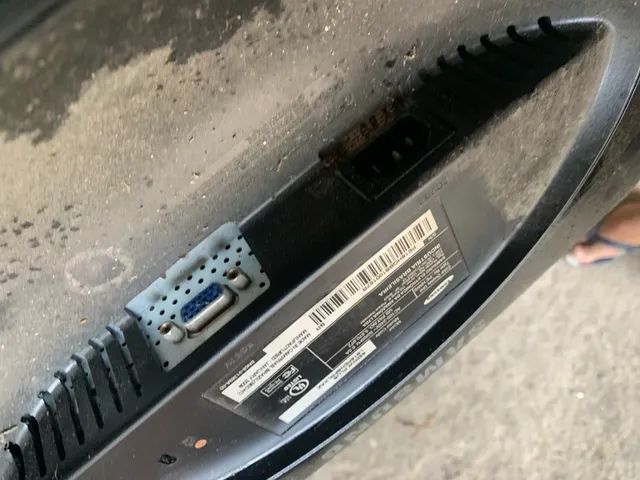 Monitor Samsung 16 polegadas com tela quebrada para aproveita peças  - Foto 6