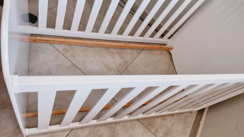 Berço padrão americano ( Acompanha o colchão)