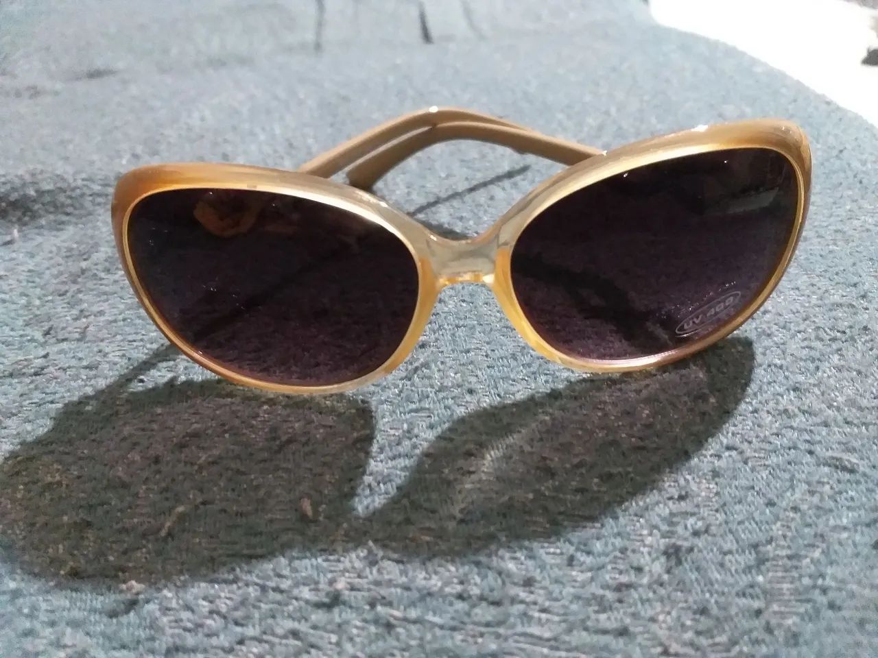 Vendo óculo UV400 feminino elegante.  - Foto 2