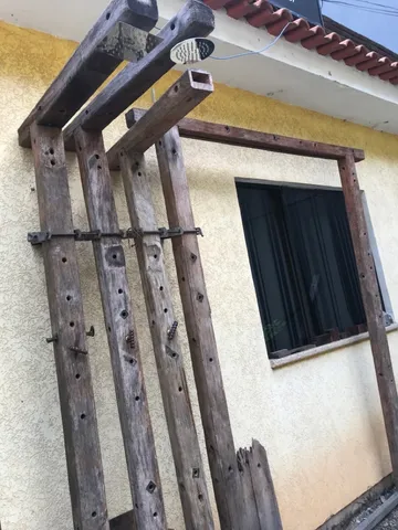 Chuveirao de madeira para piscina
