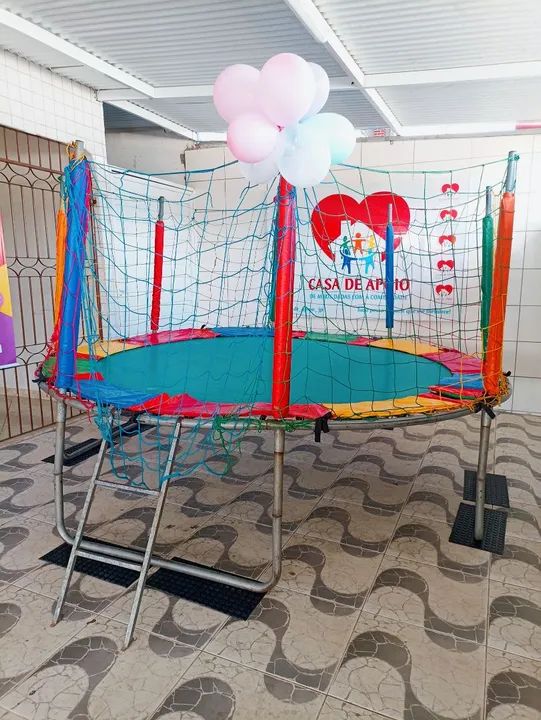 Locações de mesas e cama elástica  - Foto 5