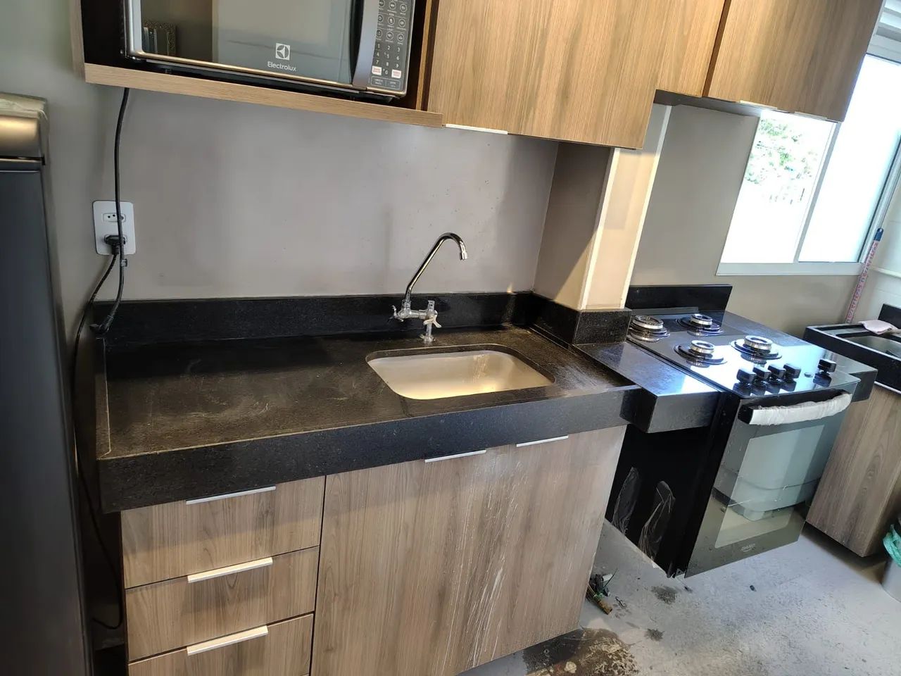 Pia 2x0,60 com parte seca e molhada  + Cuba - Foto 2