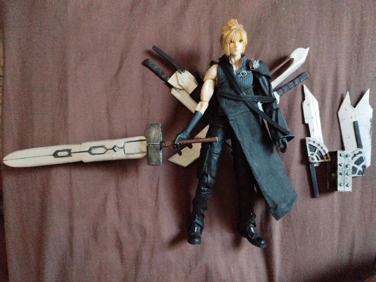 Play arts Cloud Strife advent children custom 