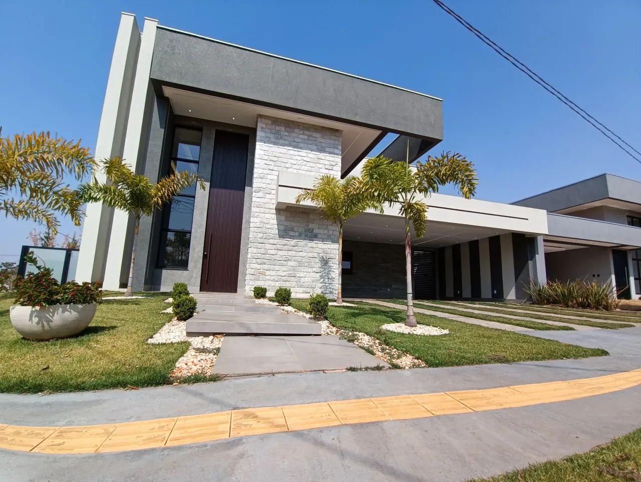 Casa Térrea 4/4 + Escritório / Esquina 520 M² - Foto 3