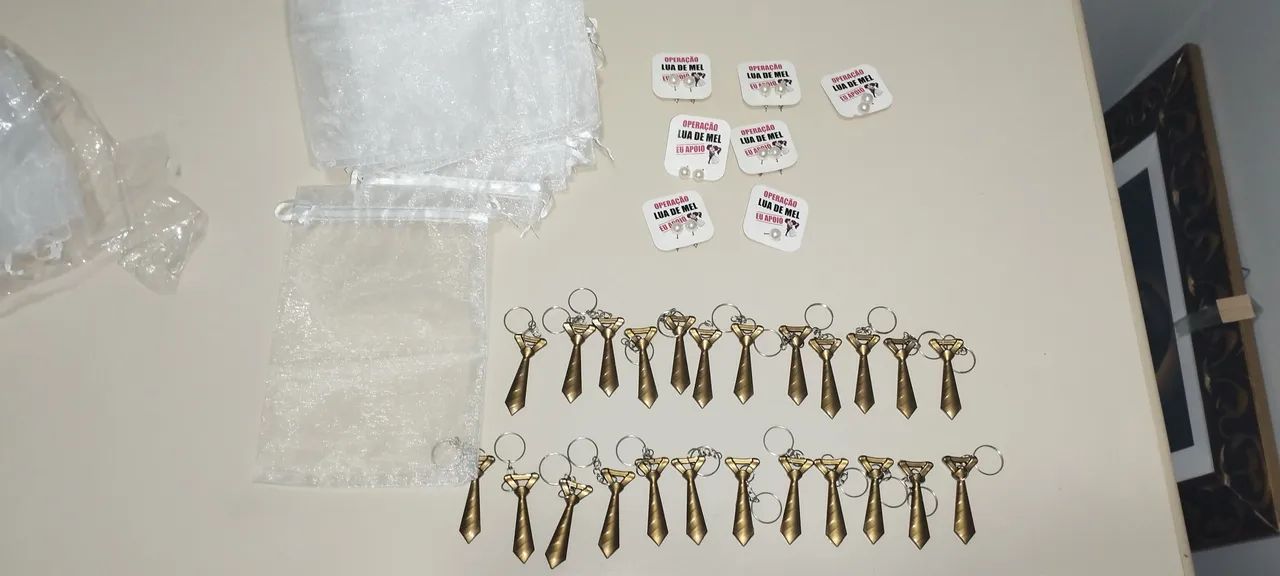 Decoração para casamento gravata e brinco