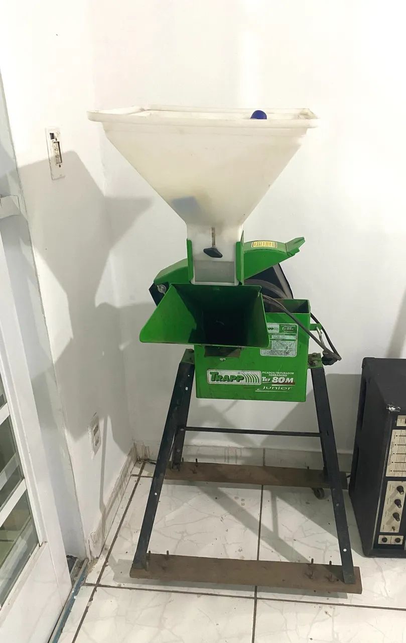 Forage shredder and crusher machine64309220411650121