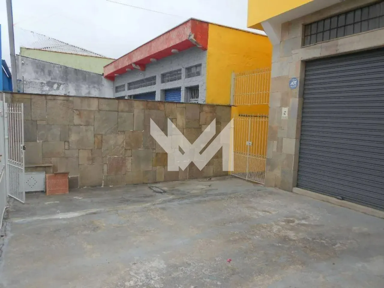 SALÃO COM ÁREA TOTAL DE 280m² E 1 SALA E COZINHA PARA LOCAÇAO NA VILA MARIA