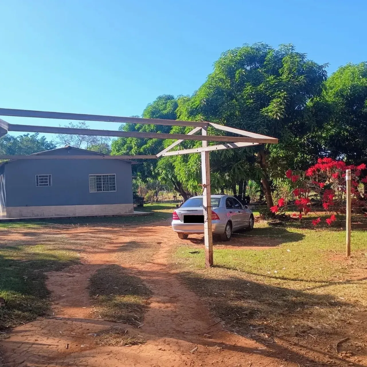 Excelente Chácara no Núcleo Rural Morumbi, de esquina com duas casas com entrada/acessos s