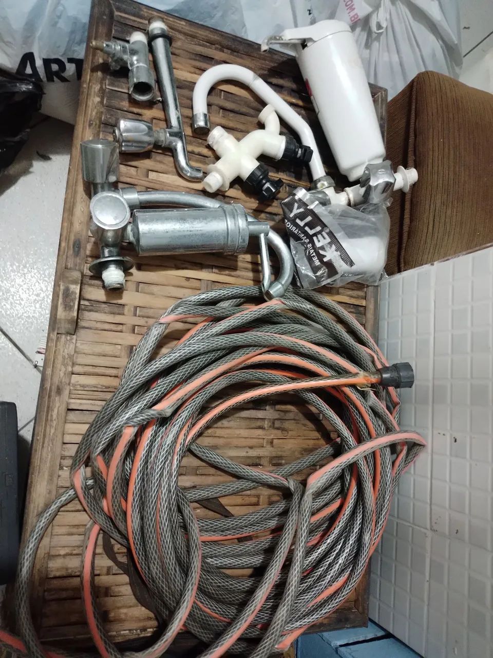 Lote hidraulica torneiras mangueiras filtros nao sei o estado zap * - Foto 5