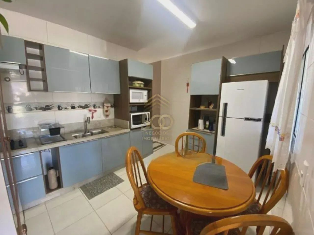 DU/ Casa à venda 2 dormitórios no bairro Fundos, com 2 vagas de garagem e sacada com churr - Foto 3