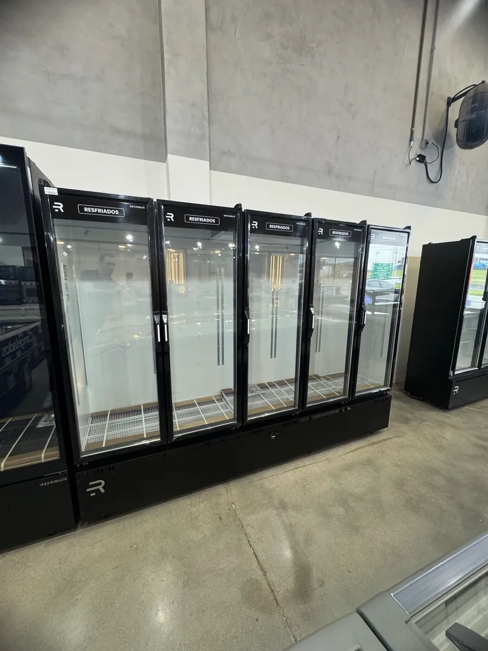 Auto serviço 5 portas resfriados interno branco 