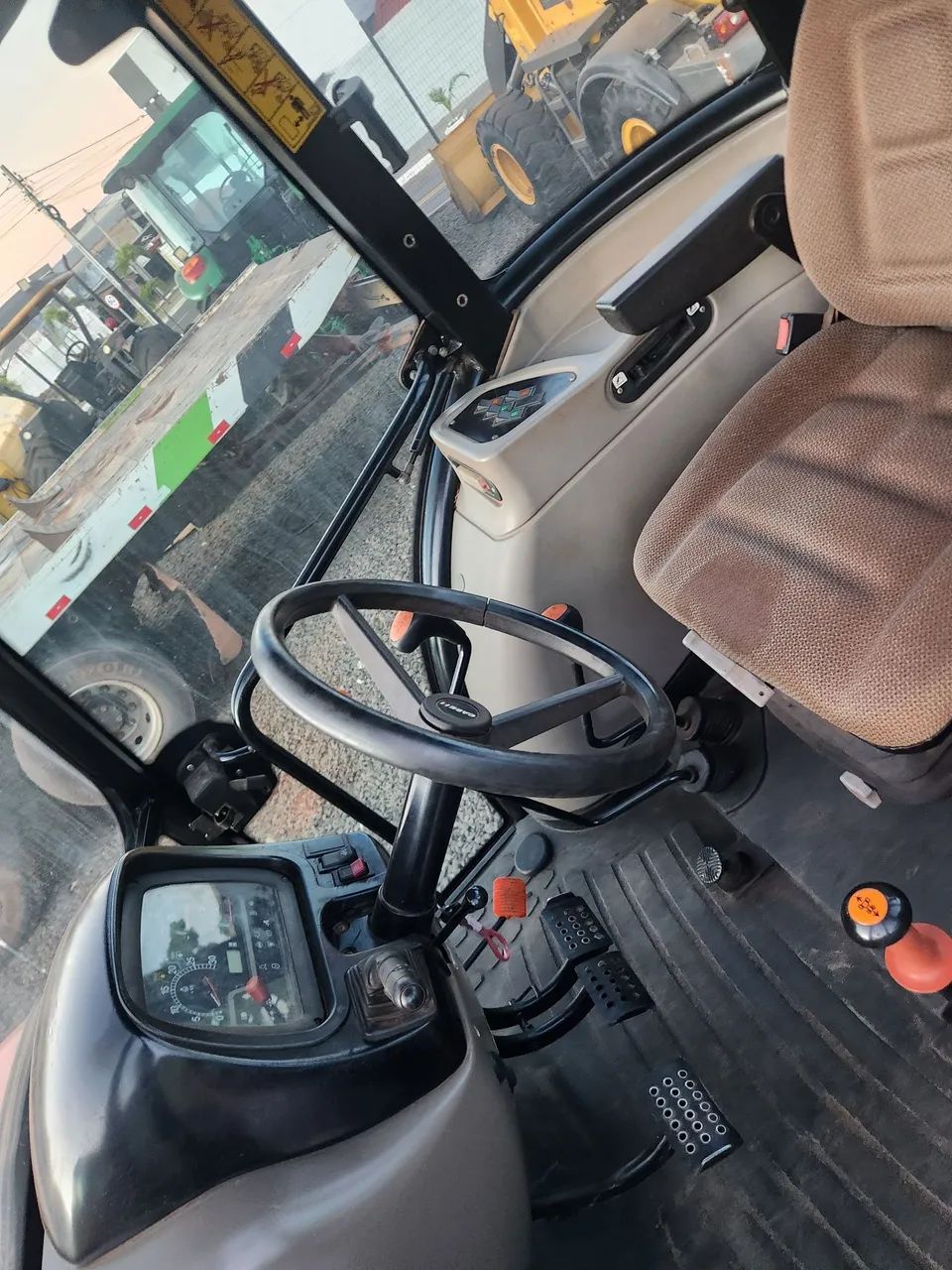 Trator Case Farmall 80 - Potência e Eficiência! - Foto 5