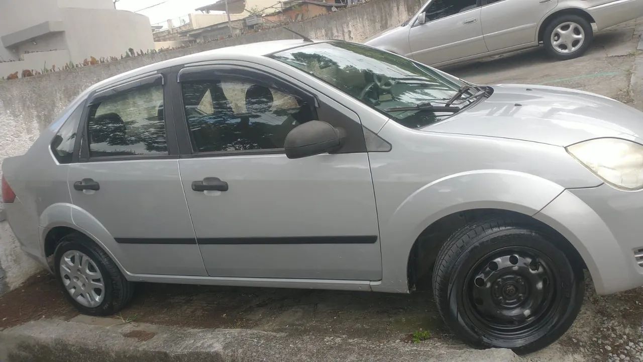 Ford Fiesta sedã 4 portas gasolina 