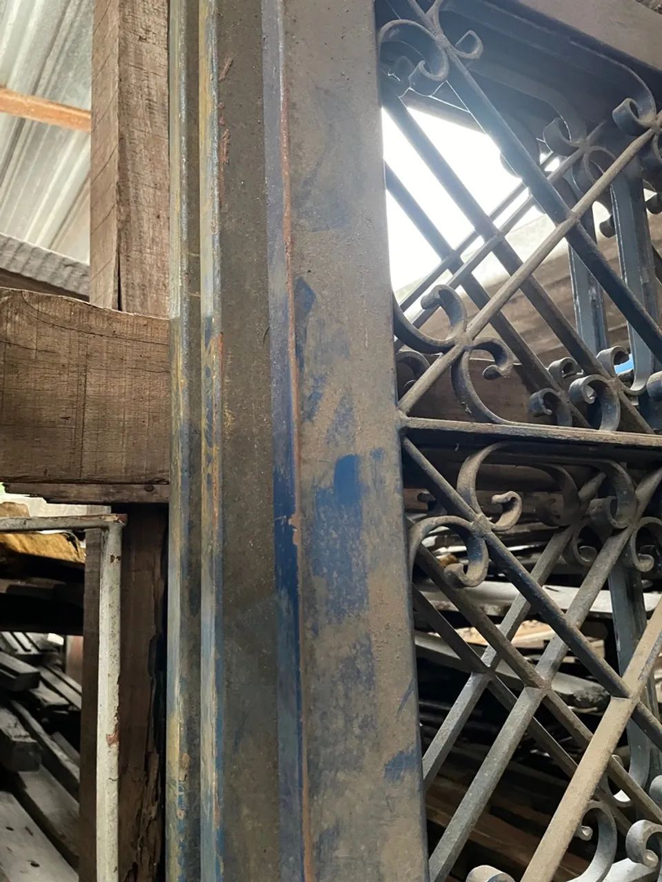 Portão Antigo de Ferro Desenhado - 3 folhas de 1,53 x 2,20 - Foto 6