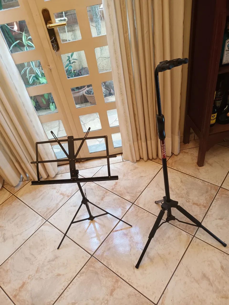 Suporte para Guitarra e Estante para Partitura - Foto 3