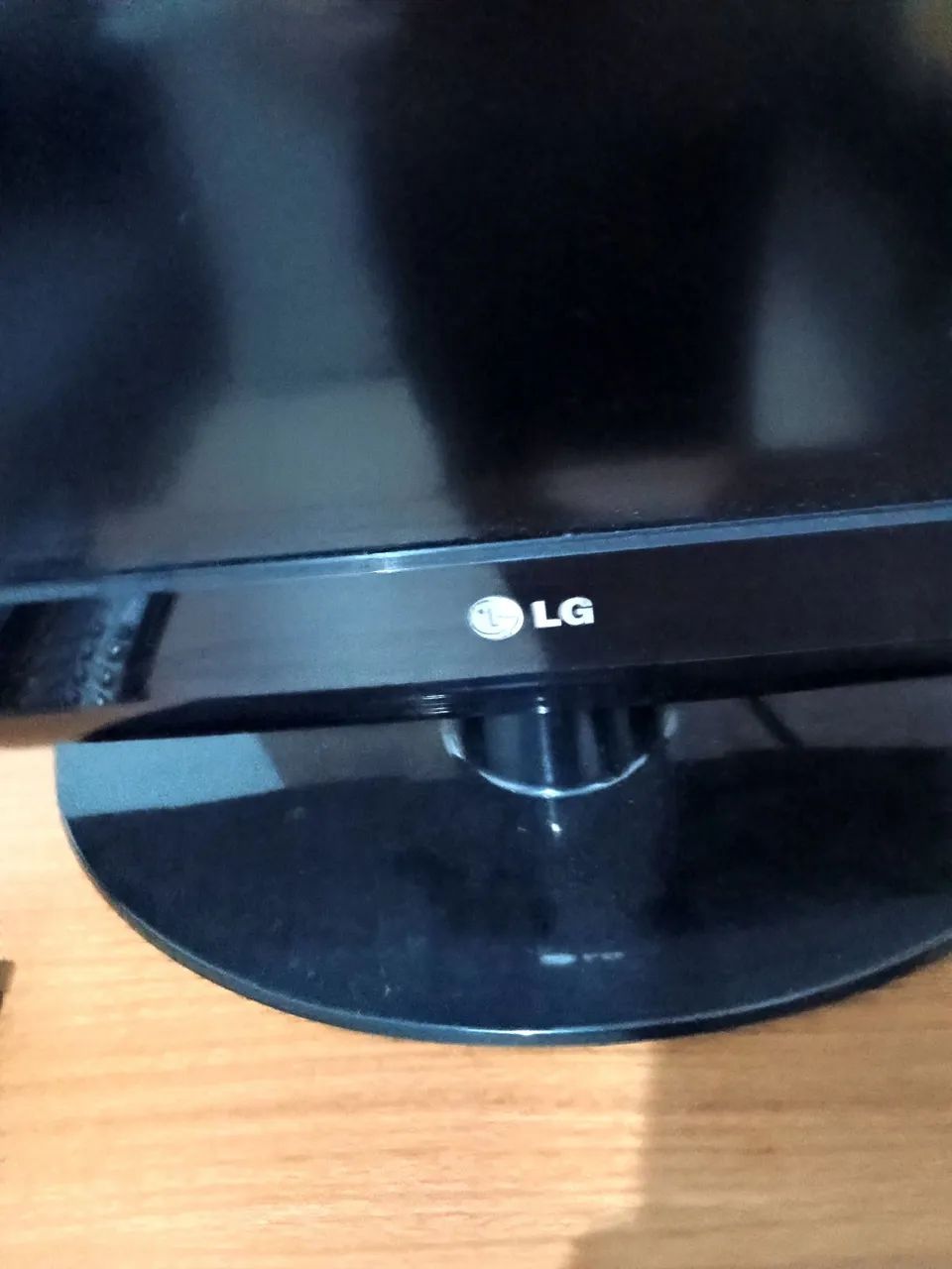 Tv 26 polegadas completa conversor externo novo, dóis controles,e pezinhos  - Foto 4