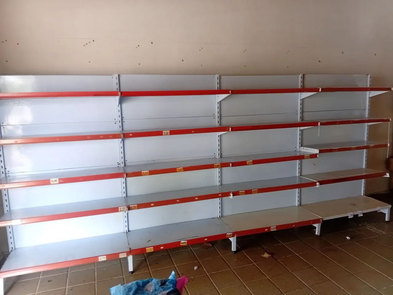 4 metros de gôndolas em ótimo estado 2200 - Foto 5