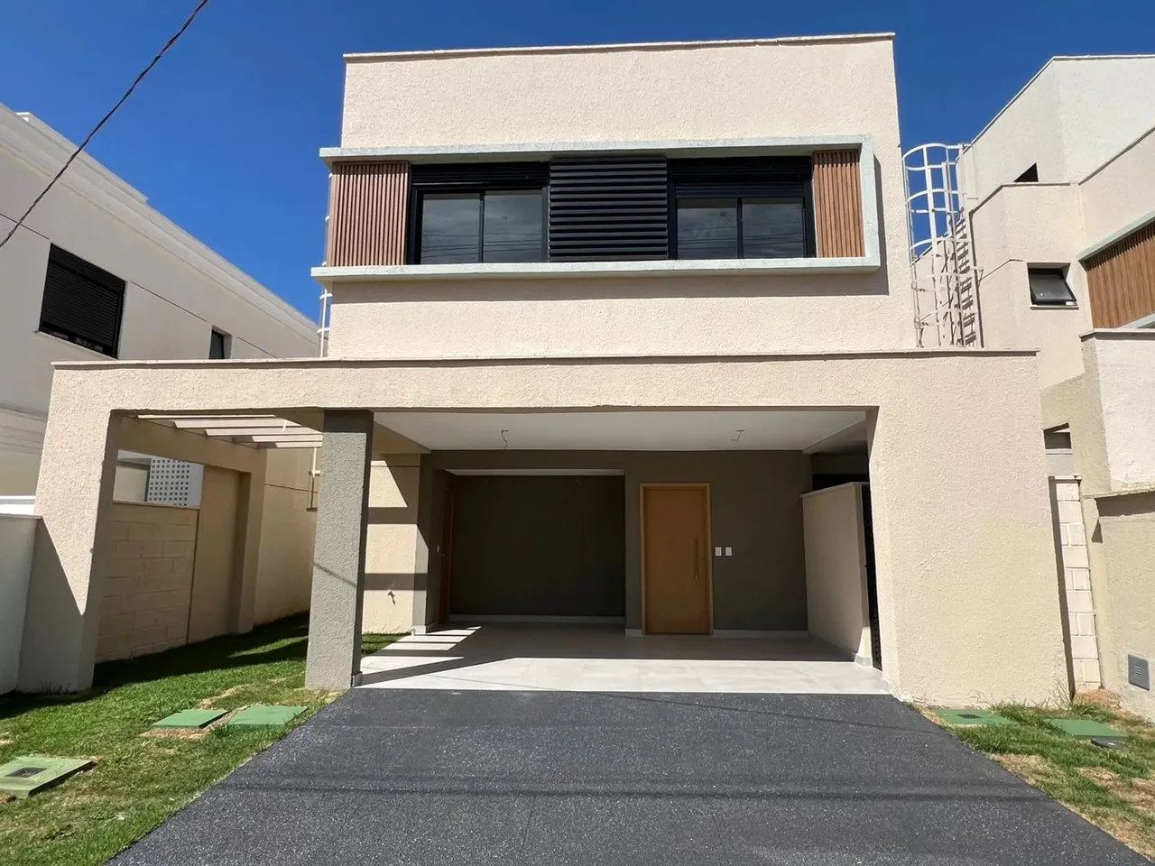 Ágio Sobrado com piscina e gourmet no Jardins Marselha Casa em Condomínio com 4 Quarto(s) 