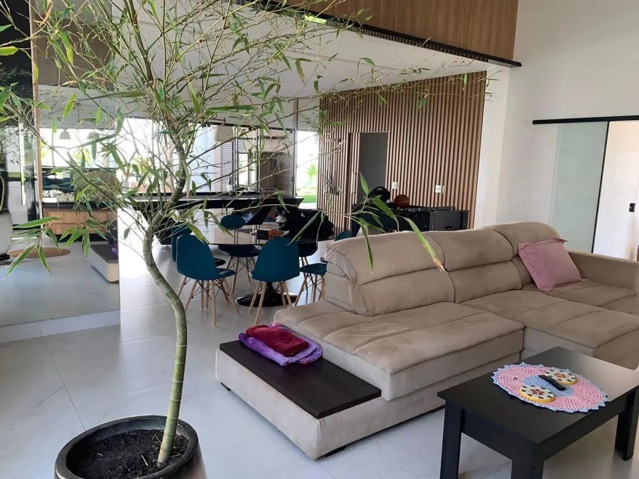 Casa em Condomínio para Locação em Uberlândia, Laranjeiras, 3 dormitórios, 3 suítes, 5 ban 2