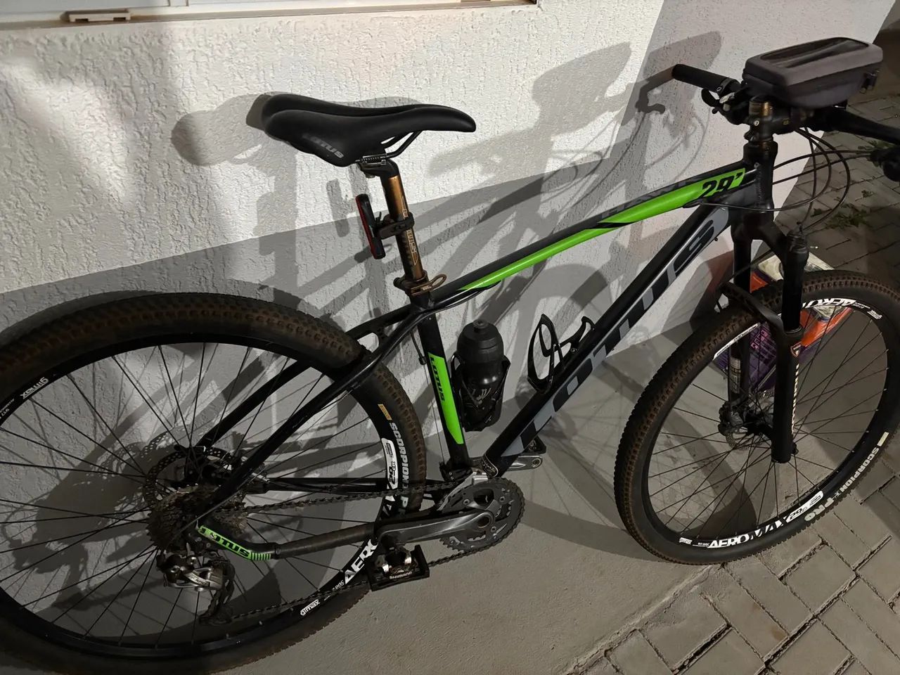 Bicicleta aro 29 top para trilhas  - Foto 6