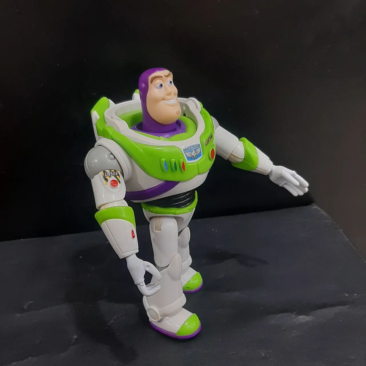 Buzz Lightyear (está com alguns amarelados) - Foto 2