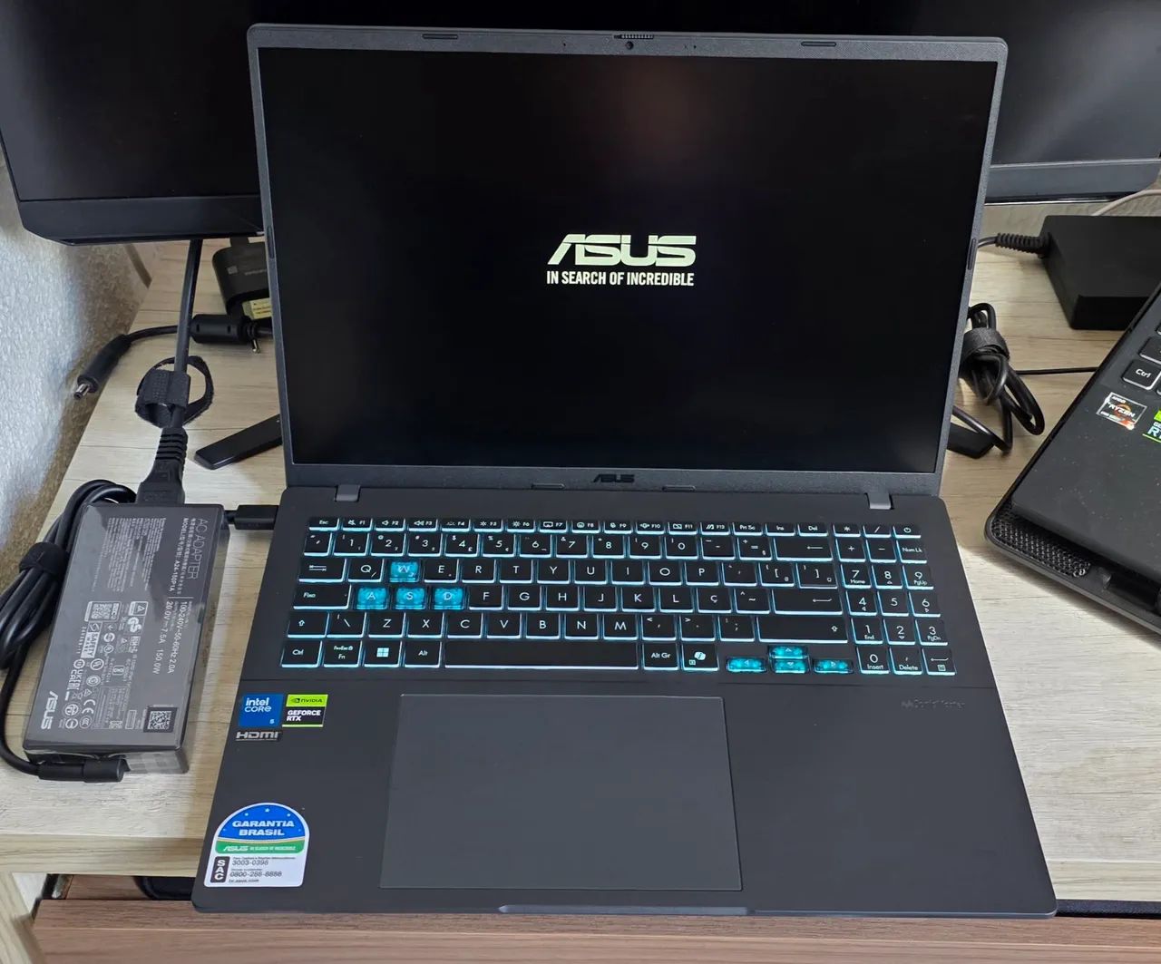 Notebook Gamer Asus V16, Intel Core 5 210H, RTX 4050 6 GB, 8Gb DDR5, 512 Gb, Tela 16, 144H