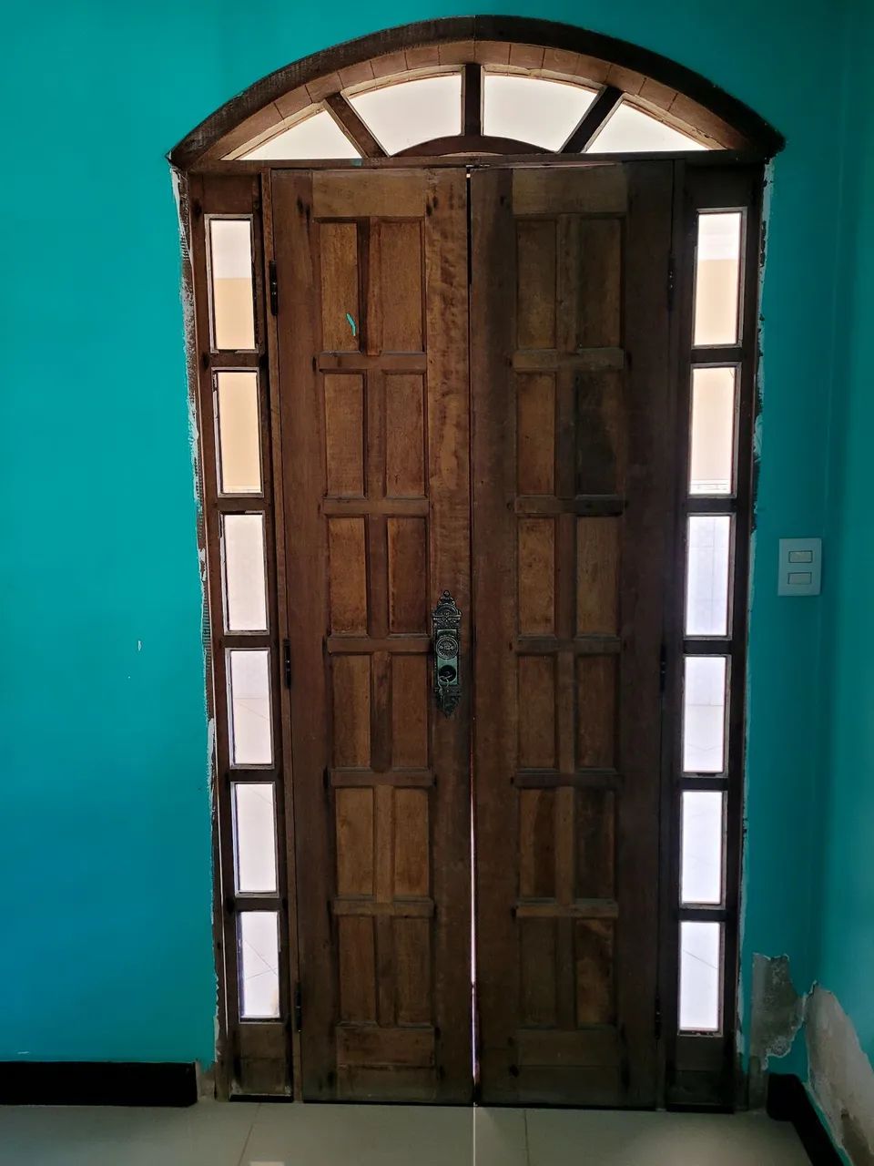 Porta e janela colonial madeira paraju - Foto 3