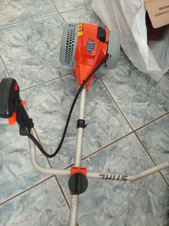 maquina Sthil 380 de cortar grama