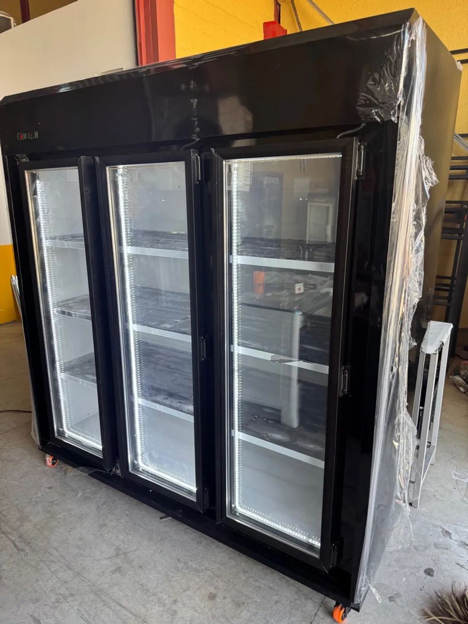 Freezer expositor 3 portas com vidro aquecido  - Foto 2