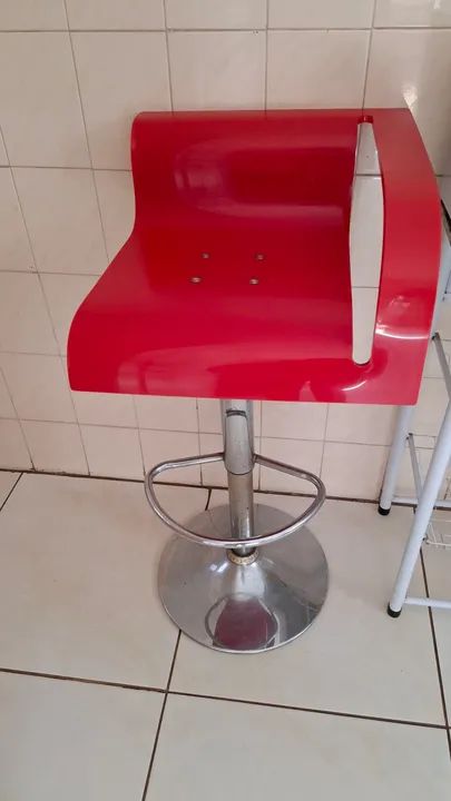 Banqueta Alta Vermelha 