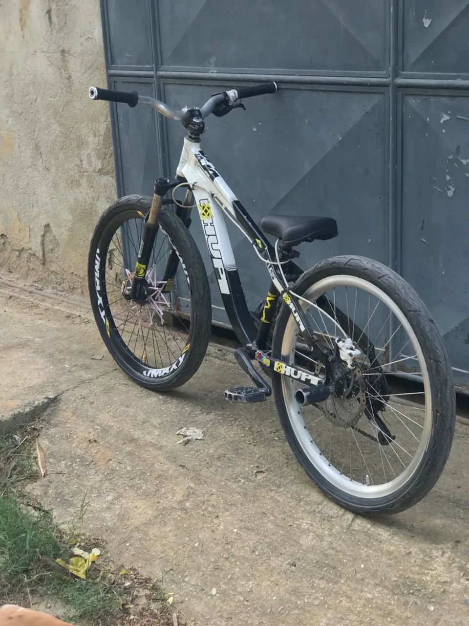 Bicicleta hupi naja pra rolo pego iPhone 12 pra cima