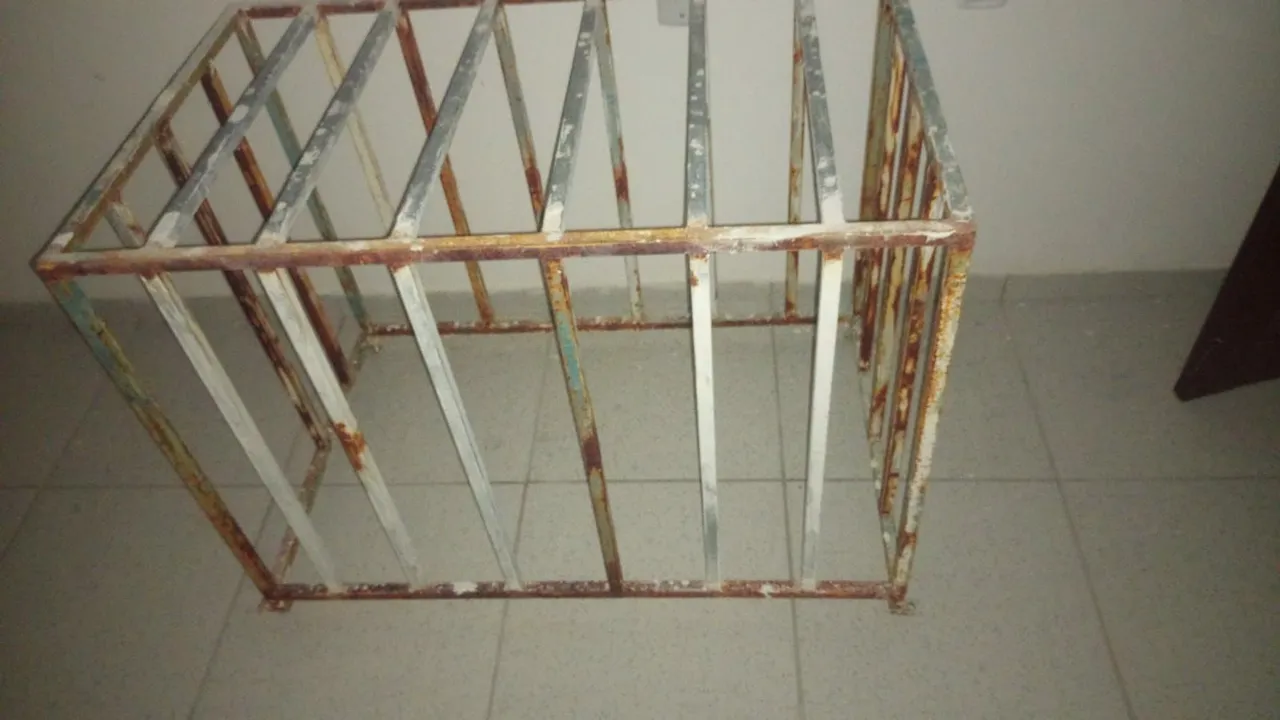 Grade de proteção para motor de ar-condicionado em metal