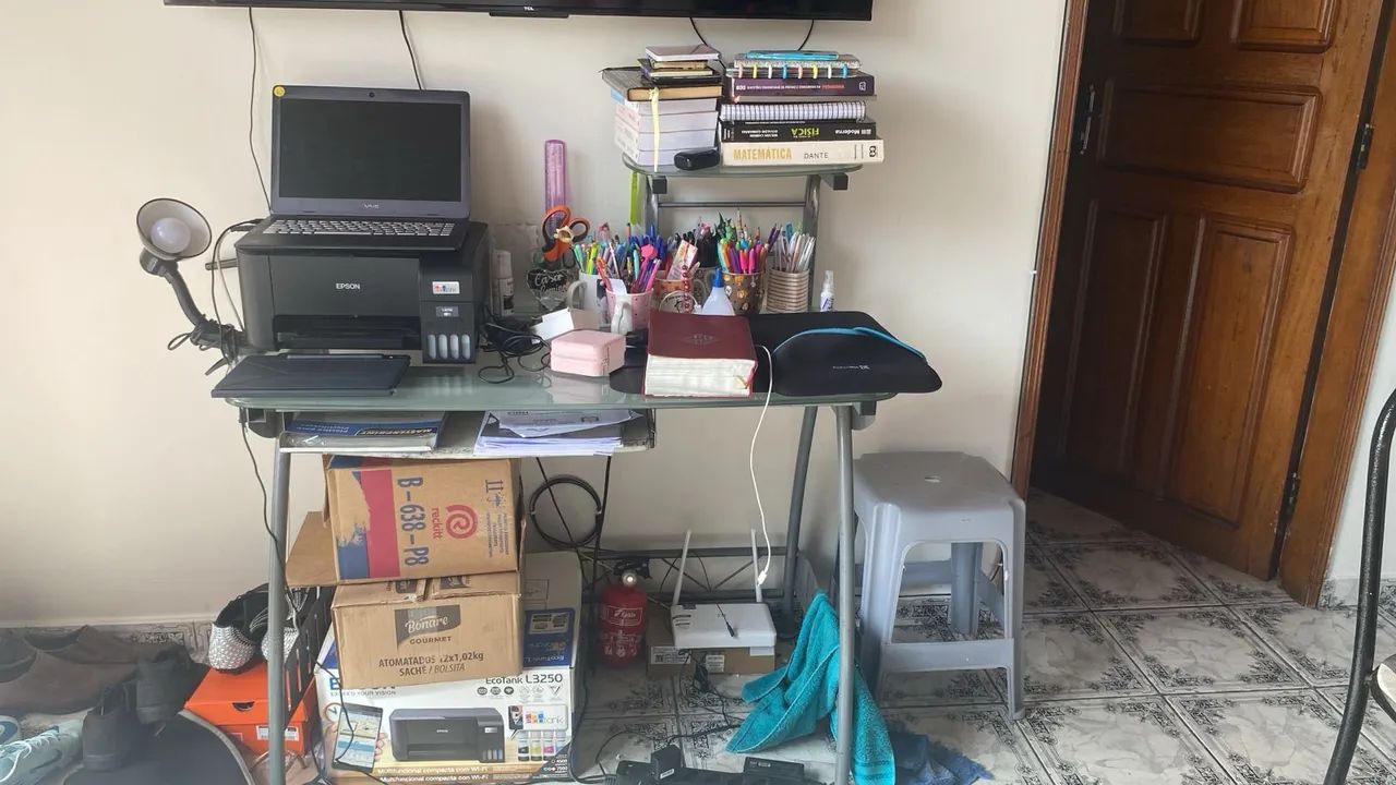 Mesa de Escritório em Vidro e Metal