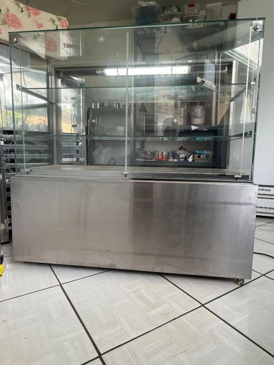 Vitrine Expositora Refrigerada Para Bolos E Doces 1,20 Metro  - Foto 3