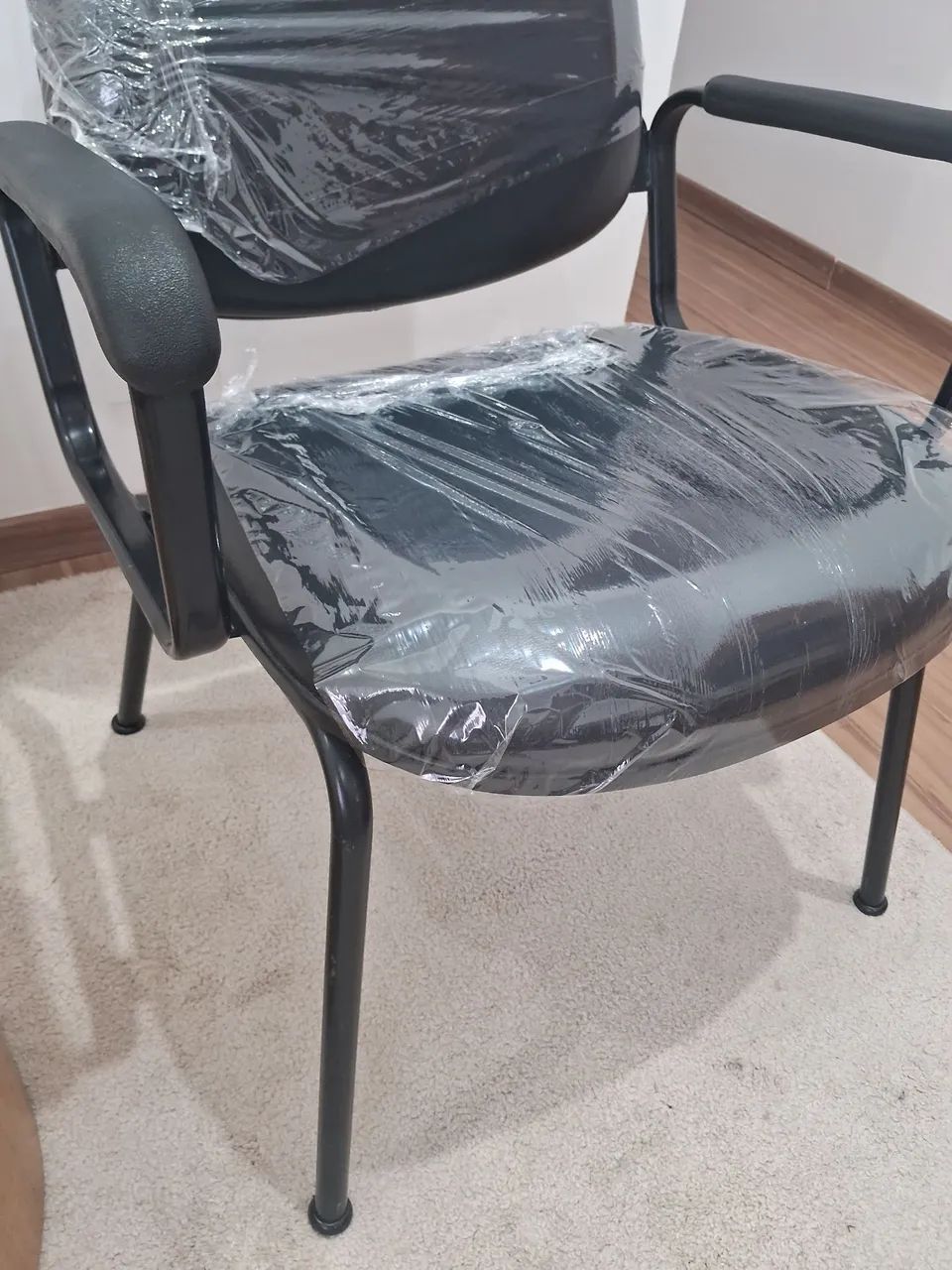 Cadeira de Escritório - **NOVA, PRATICAMENTE SEM USO - Foto 2