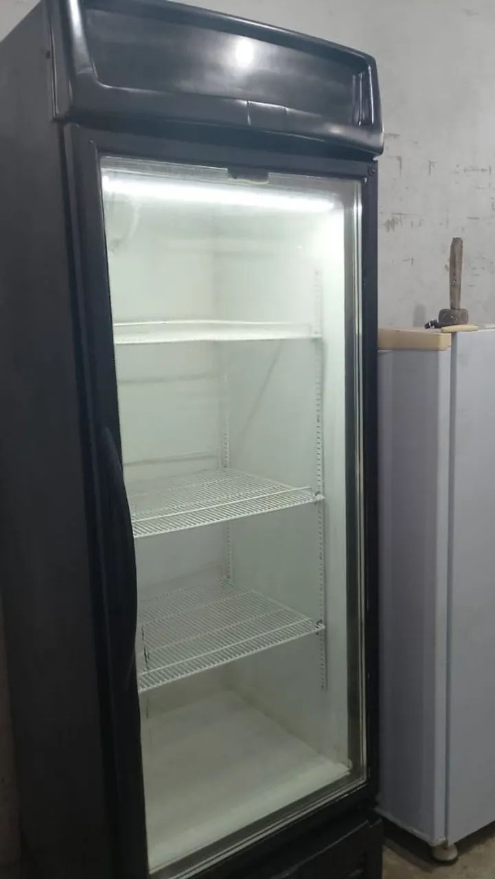 Geladeira Expositora Vertical com Iluminação LED